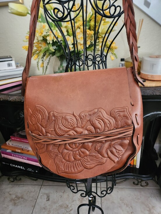 Patricia Nash Handbags - Patricia Nash Firenze tooled rose flap large saddle bag